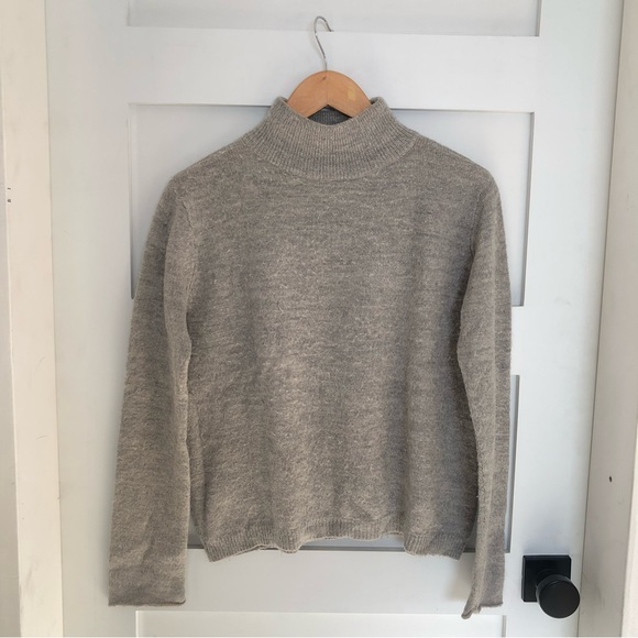 Elizabeth & James | Mock Neck Sweater Light Grey Size Small - Picture 3 of 6